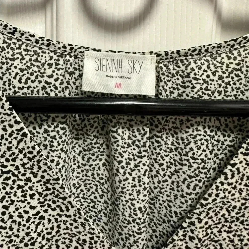 Sienna sky white and black leopard cheetah print top - Picture 3 of 3